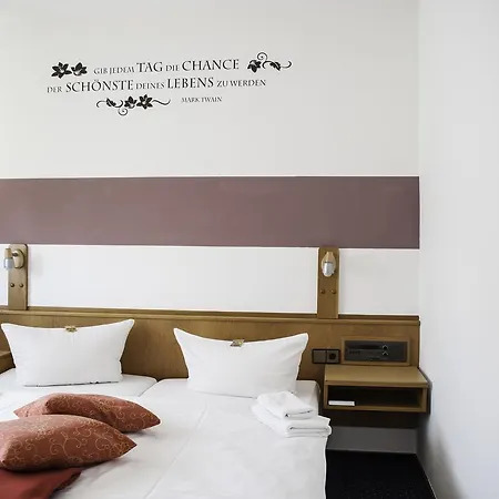 City Hotel Hanau 3*